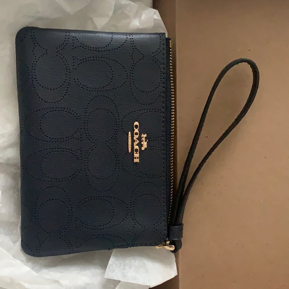 Dark navy wristlet!